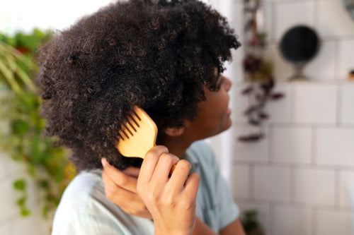 Curly Hair Detangling: Methods That Prevent Hair Loss