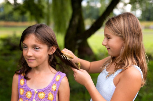How to Keep Children's Hair Tangle Free Naturally